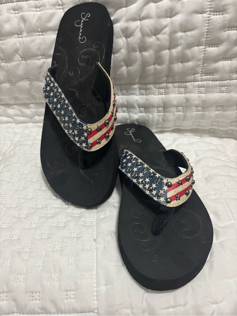 Shyanne patriotic American flag flip-flops NEW Western Studded Sz 9 10